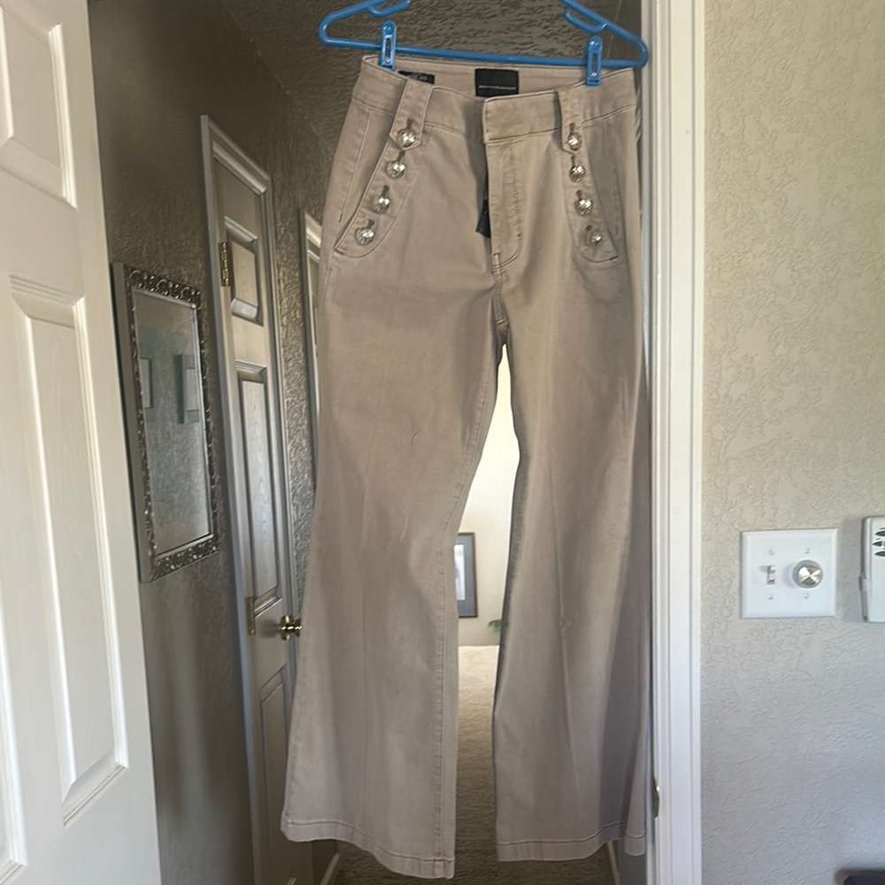 White House Black Market NWT Pants in size 8.